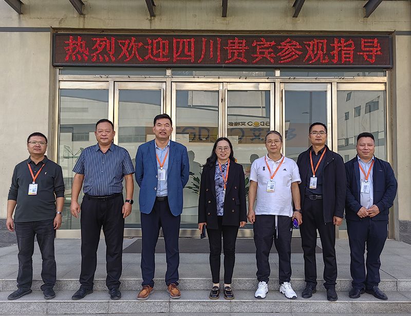 熱烈歡迎四川厚全生態(tài)農(nóng)業(yè)營養(yǎng)技術(shù)總監(jiān)何國茹、廣西立騰農(nóng)牧董事長吳錦山等一行蒞臨艾格多集團(tuán)河南岐伯基地實地參觀考察